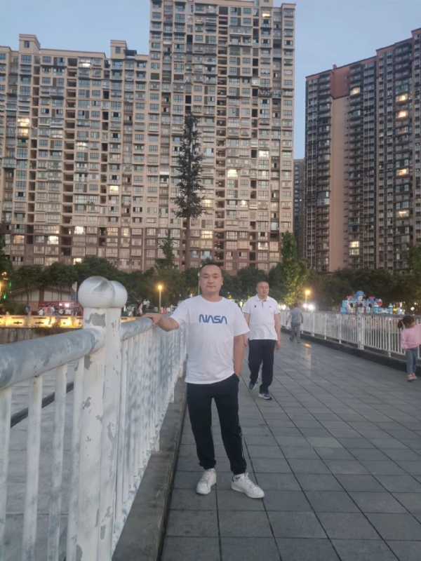 寂寞的男人的第一张照片--柘荣交友网